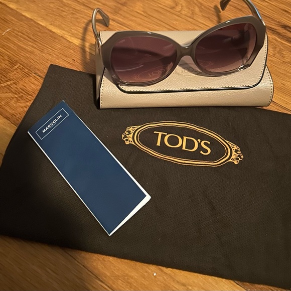 Authentic stylish,fun n beautiful Tod’s sunglasses c/w d bag n case, booklet ❤️ - Picture 2 of 14